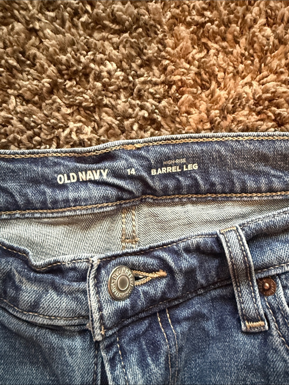 Old navy barrel leg jeans - Picture 2 of 6